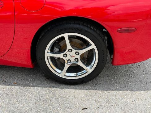 Used 2004 Chevrolet Corvette Coupe w/ Roof Package RWD image 5