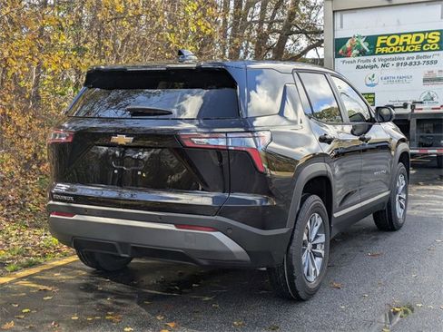 New 2026 Chevrolet Equinox LT image 2