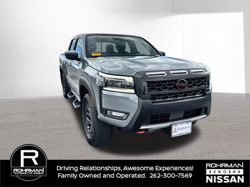 Used 2025 Nissan Frontier PRO-4X AWD/4WD image 3