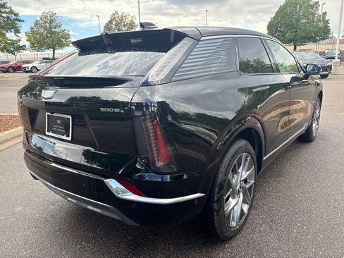 Certified 2025 Cadillac Optiq Luxury 2 w/ LPO, Floor Liner Package AWD/4WD image 7