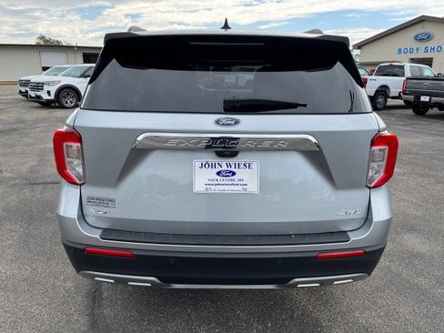 Used 2023 Ford Explorer XLT w/ Equipment Group 202A image 5