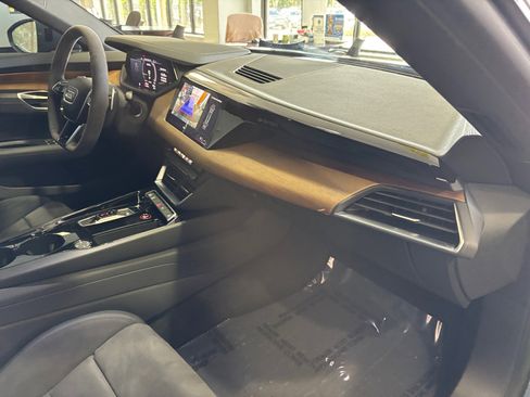 Used 2022 Audi e-tron GT Premium Plus image 22