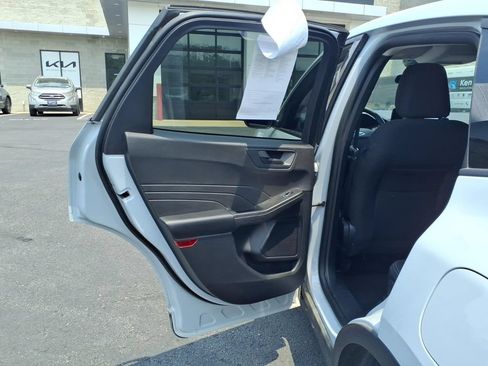 Used 2025 Ford Escape Active AWD/4WD image 11