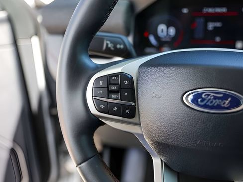 Used 2025 Ford Explorer Active RWD image 17