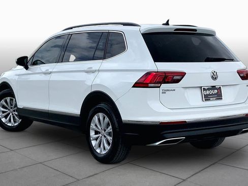 Used 2018 Volkswagen Tiguan SE w/ Panoramic Sunroof Package FWD image 12