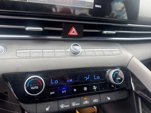 Used 2025 Hyundai Elantra SEL FWD image 16