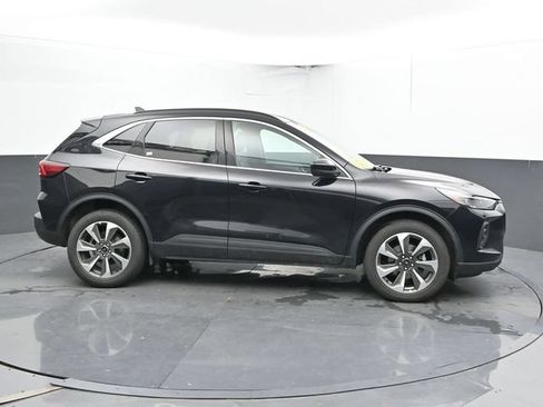 Used 2024 Ford Escape Platinum AWD/4WD image 4