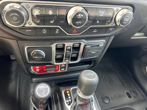 Used 2023 Jeep Gladiator Rubicon w/ Cold Weather Group AWD/4WD image 34