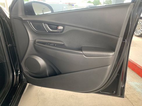 Used 2022 Hyundai Kona SEL FWD image 11