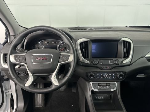 Certified 2024 GMC Terrain SLT image 3