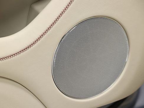 Used 2020 Bentley Bentayga Plug-In Hybrid image 57