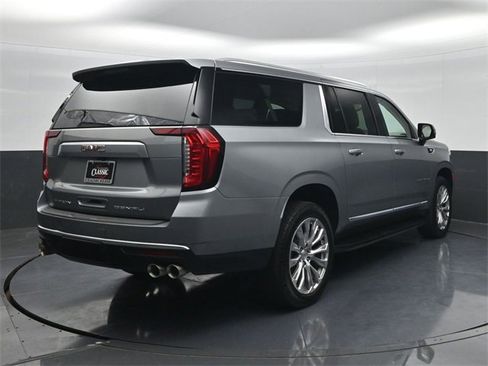 Used 2023 GMC Yukon XL Denali image 7