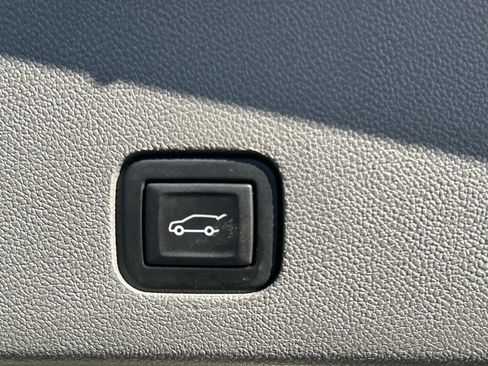 Used 2024 Cadillac XT6 Premium Luxury image 15