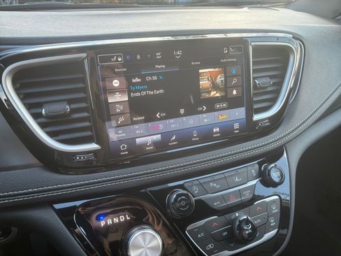 New 2026 Chrysler Pacifica Select image 26