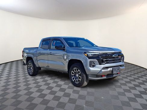 Used 2024 Chevrolet Colorado Z71 w/ Z71 Convenience Package 2 AWD/4WD image 4