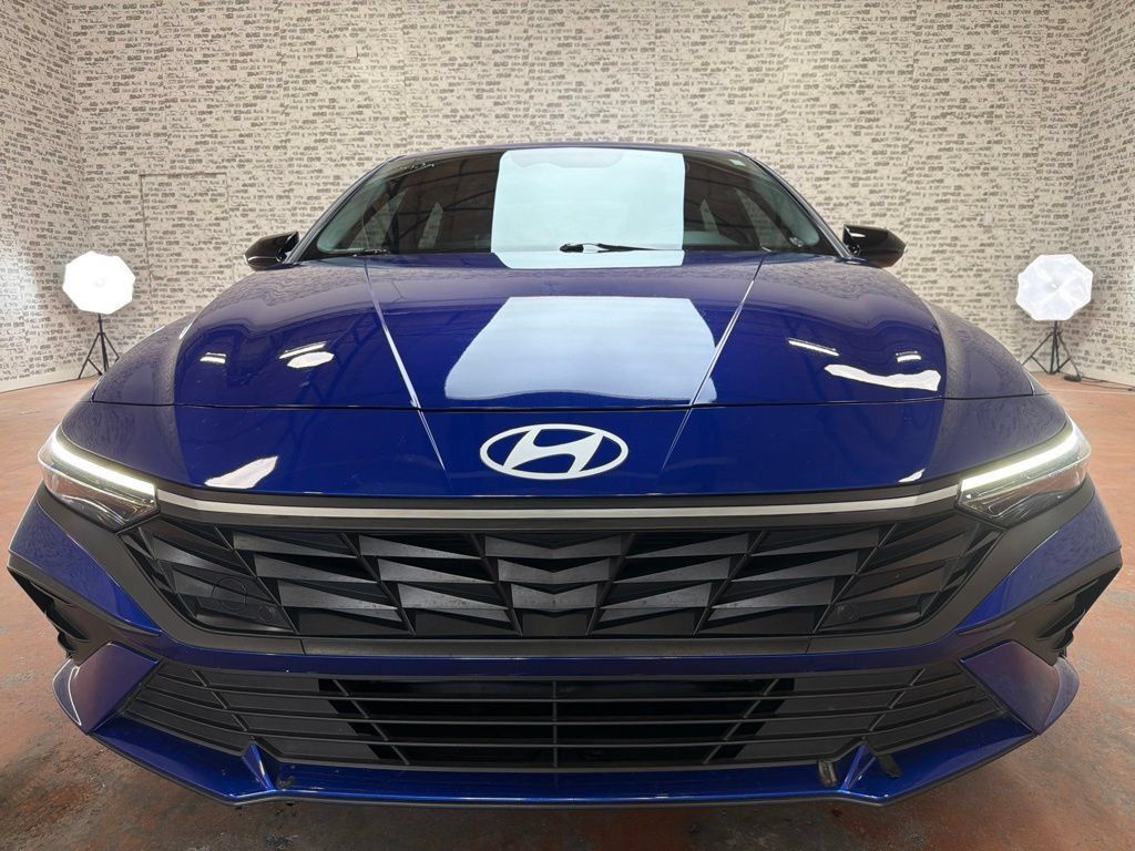 Certified 2025 Hyundai Elantra Sport FWD image 2