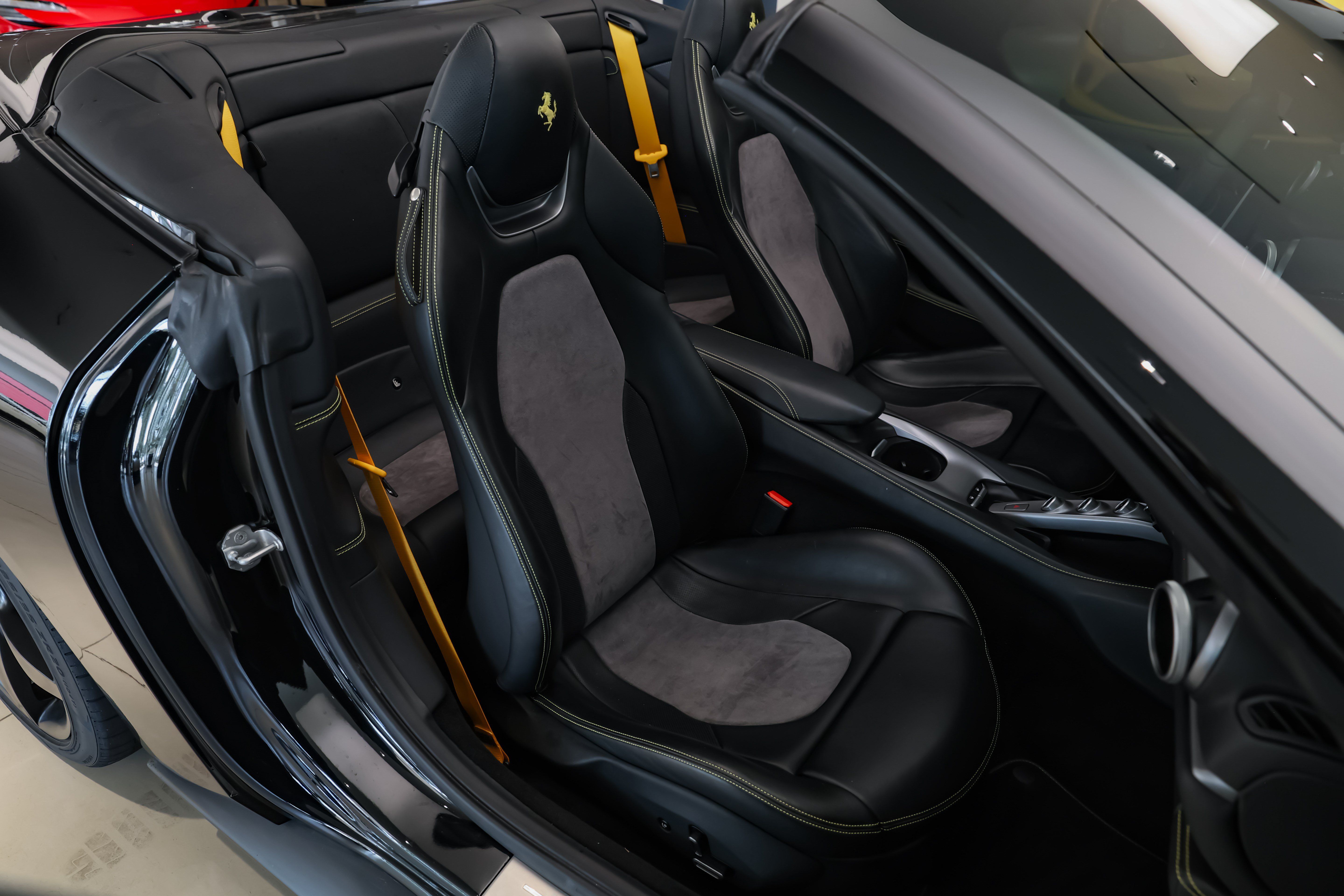 Used 2019 Ferrari Portofino RWD image 32