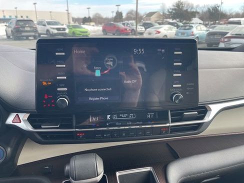Used 2024 Toyota Sienna XLE image 14