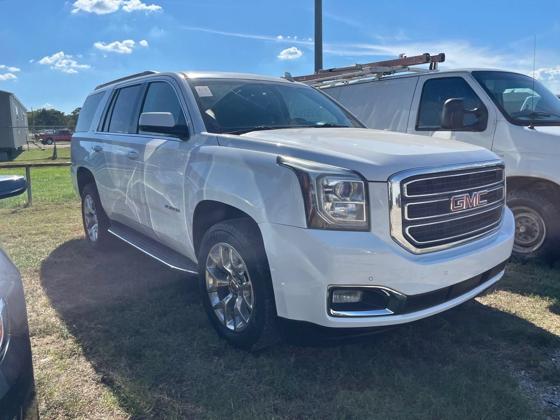 Used 2017 GMC Yukon SLE w/ SLE Value Package RWD image 2