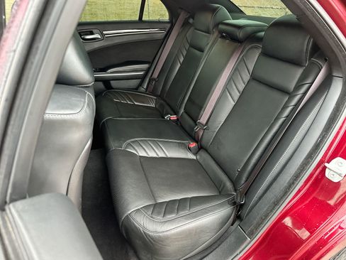 Used 2023 Chrysler 300 C image 23