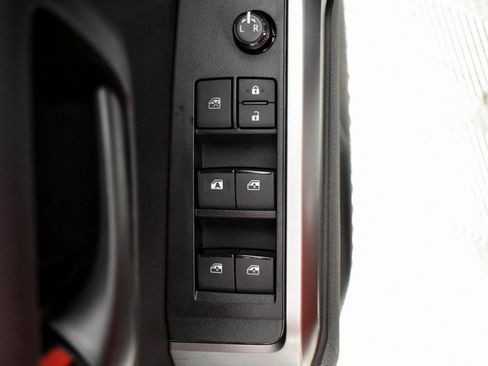 Certified 2022 Toyota Tacoma SR image 10