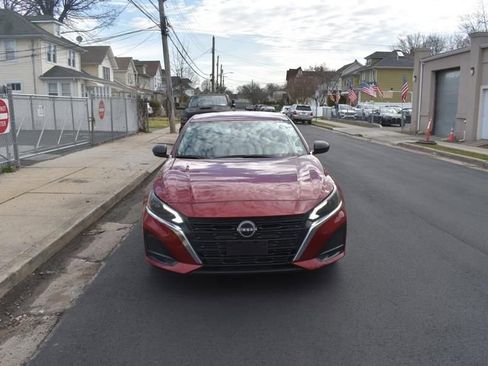 Used 2025 Nissan Altima 2.5 SV image 3