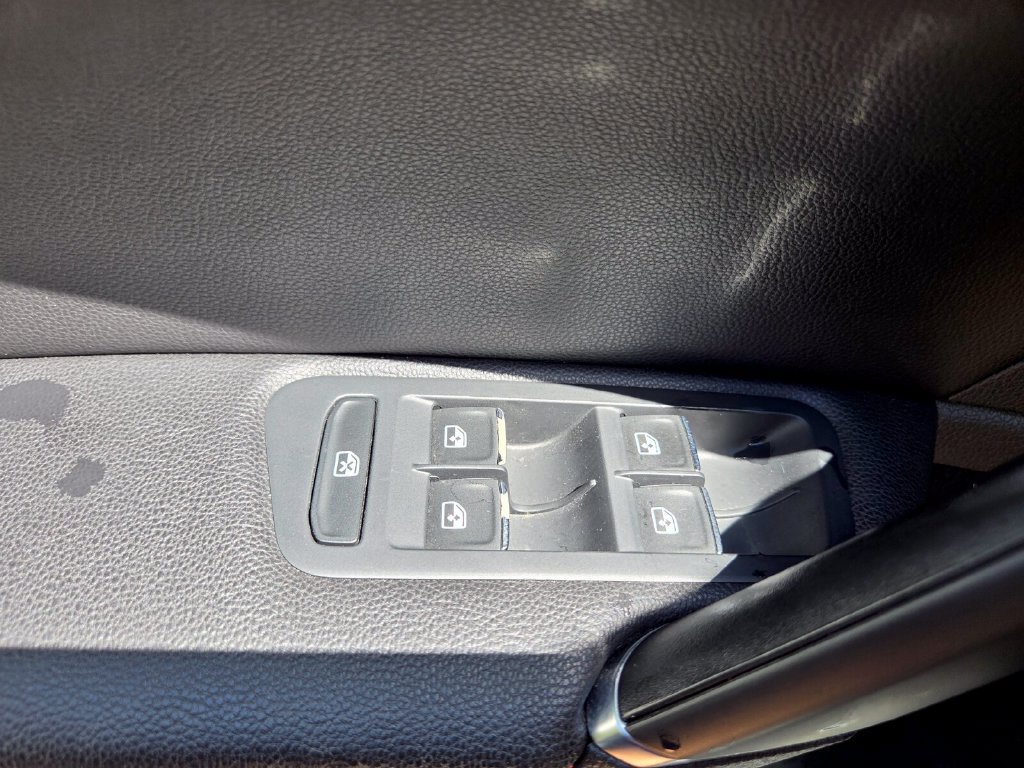 Used 2017 Volkswagen Golf 4-Door FWD image 20