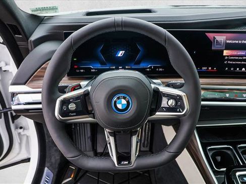 New 2026 BMW i7 xDrive60 image 13