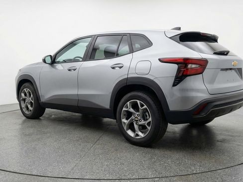 Used 2025 Chevrolet Trax LT image 5