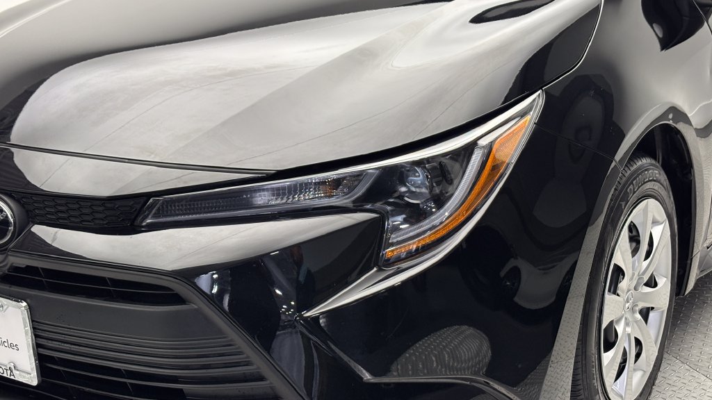 Used 2026 Toyota Corolla LE FWD image 3