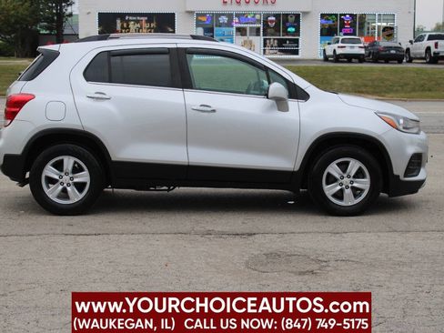 Used 2018 Chevrolet Trax LT w/ LT Convenience Package image 4