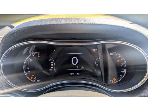 Used 2019 Jeep Grand Cherokee Altitude image 21