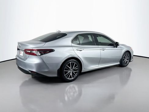 Used 2021 Toyota Camry XLE w/ Navigation Package FWD image 5