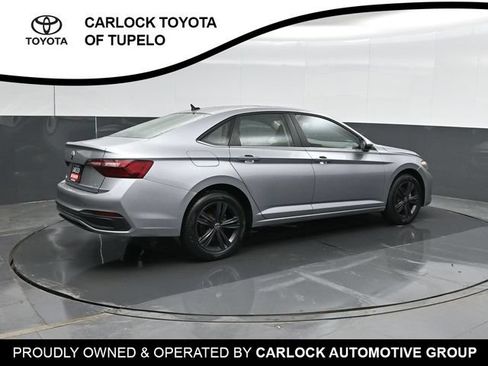 Used 2024 Volkswagen Jetta SE w/ Panoramic Sunroof Package FWD image 3