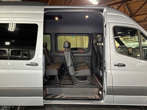 Used 2025 Mercedes-Benz Sprinter 2500 image 13