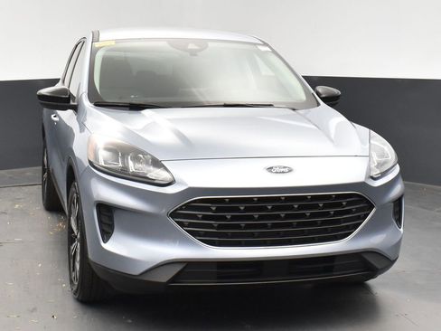 Used 2022 Ford Escape SE w/ SE Sport Appearance Package image 2