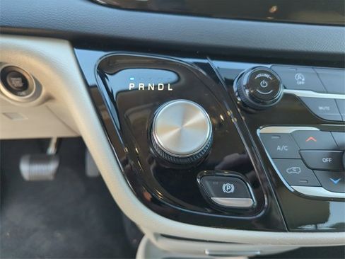 Used 2021 Chrysler Voyager Lxi image 33