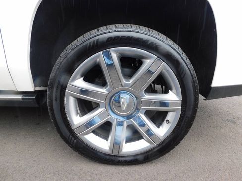 Used 2017 Cadillac Escalade ESV Premium Luxury AWD/4WD image 27