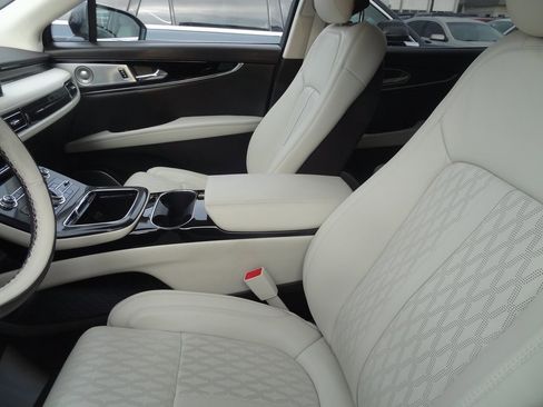 Used 2023 Lincoln Nautilus Black Label w/ Class II Trailer Tow Package image 7