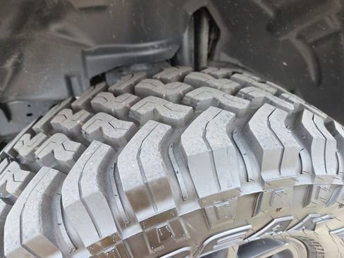 Used 2025 Jeep Wrangler Willys image 39