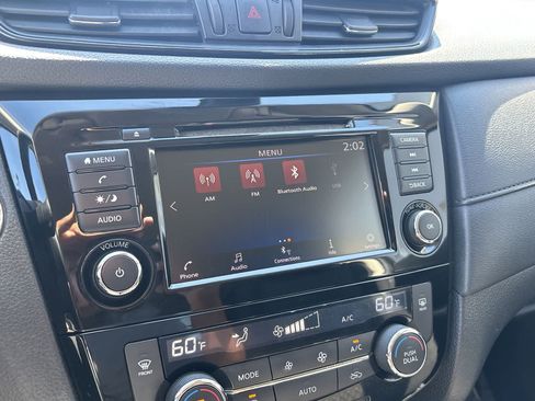 Used 2019 Nissan Rogue SV FWD image 24