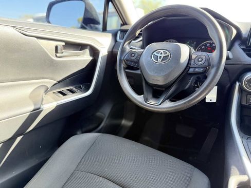 Used 2019 Toyota RAV4 LE image 14