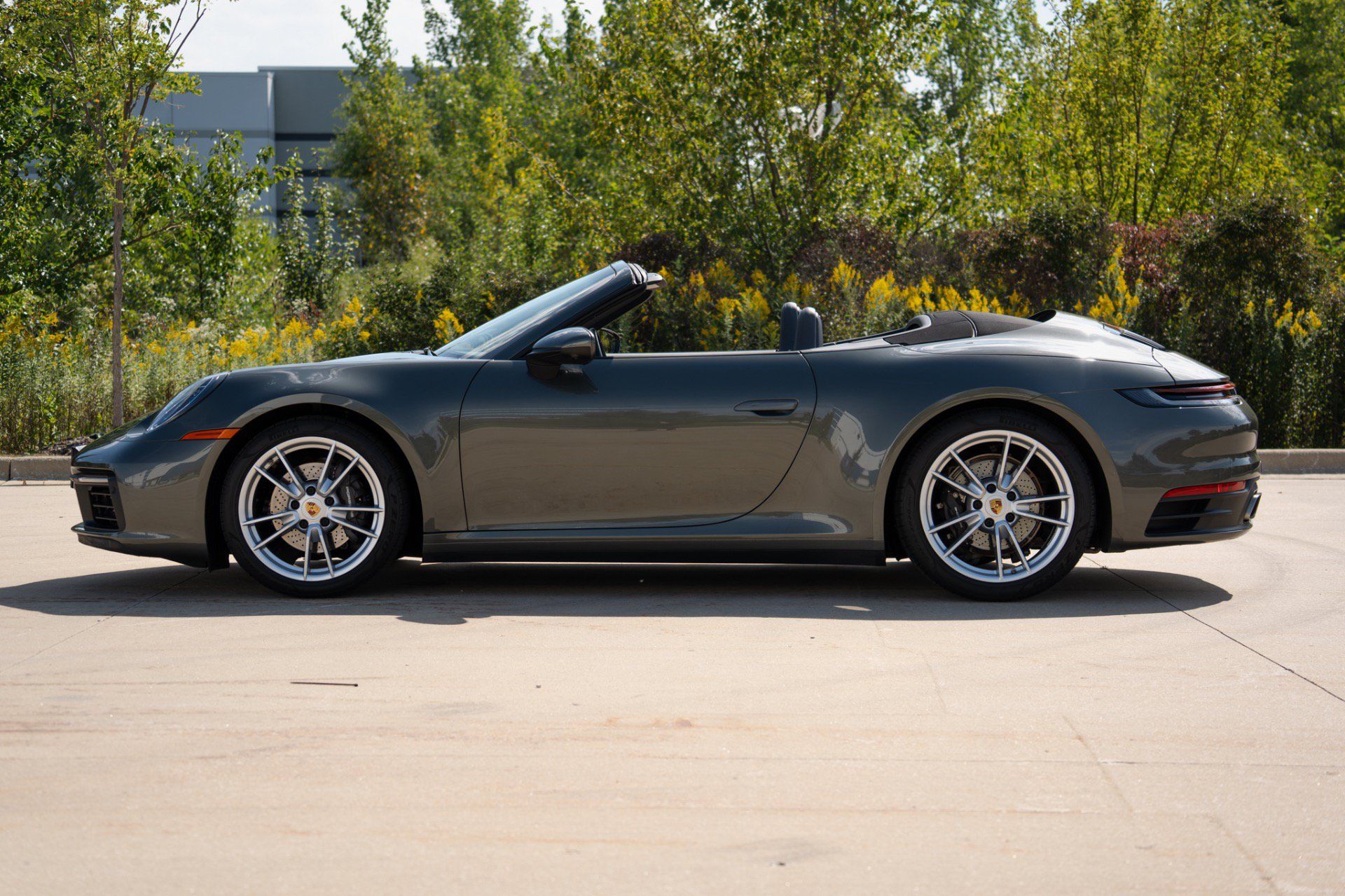 Used 2022 Porsche 911 Carrera RWD image 3