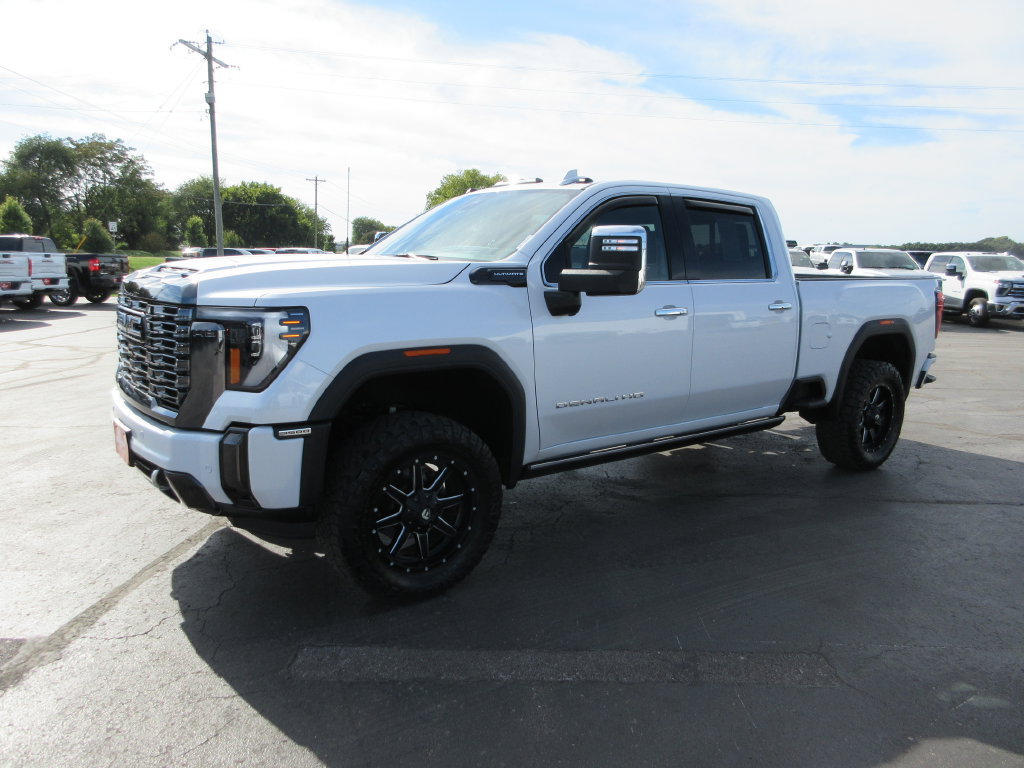 Used 2024 GMC Sierra 3500 Denali Ultimate AWD/4WD image 11
