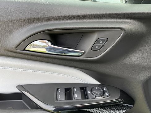 New 2025 Chevrolet Trax LT w/ Driver Confidence Package image 10