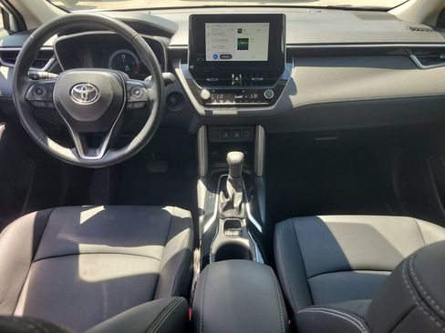 Used 2025 Toyota Corolla Cross XLE FWD image 12