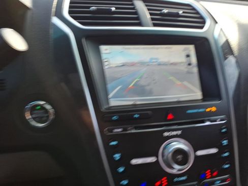 Used 2018 Ford Explorer Limited image 19