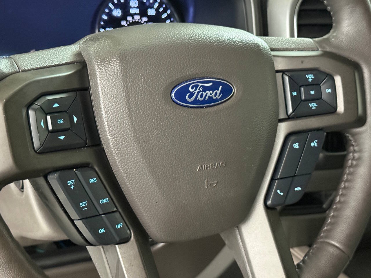 Used 2018 Ford Expedition XLT w/ Equipment Group 202A RWD image 47