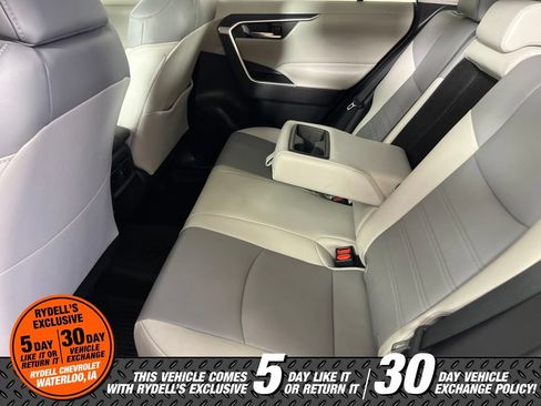 Used 2021 Toyota RAV4 XLE Premium AWD/4WD image 19