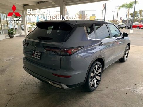 New 2026 Mitsubishi Outlander SE image 3